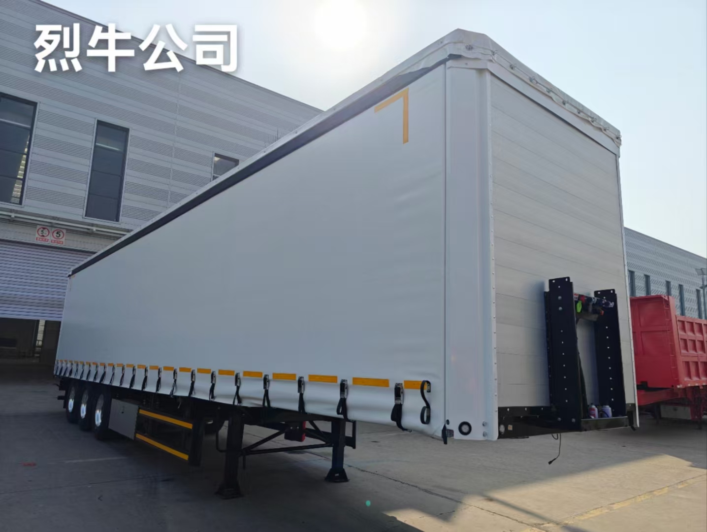 The side curtain semi-trailer purchased by the customer from Saudi Arabia