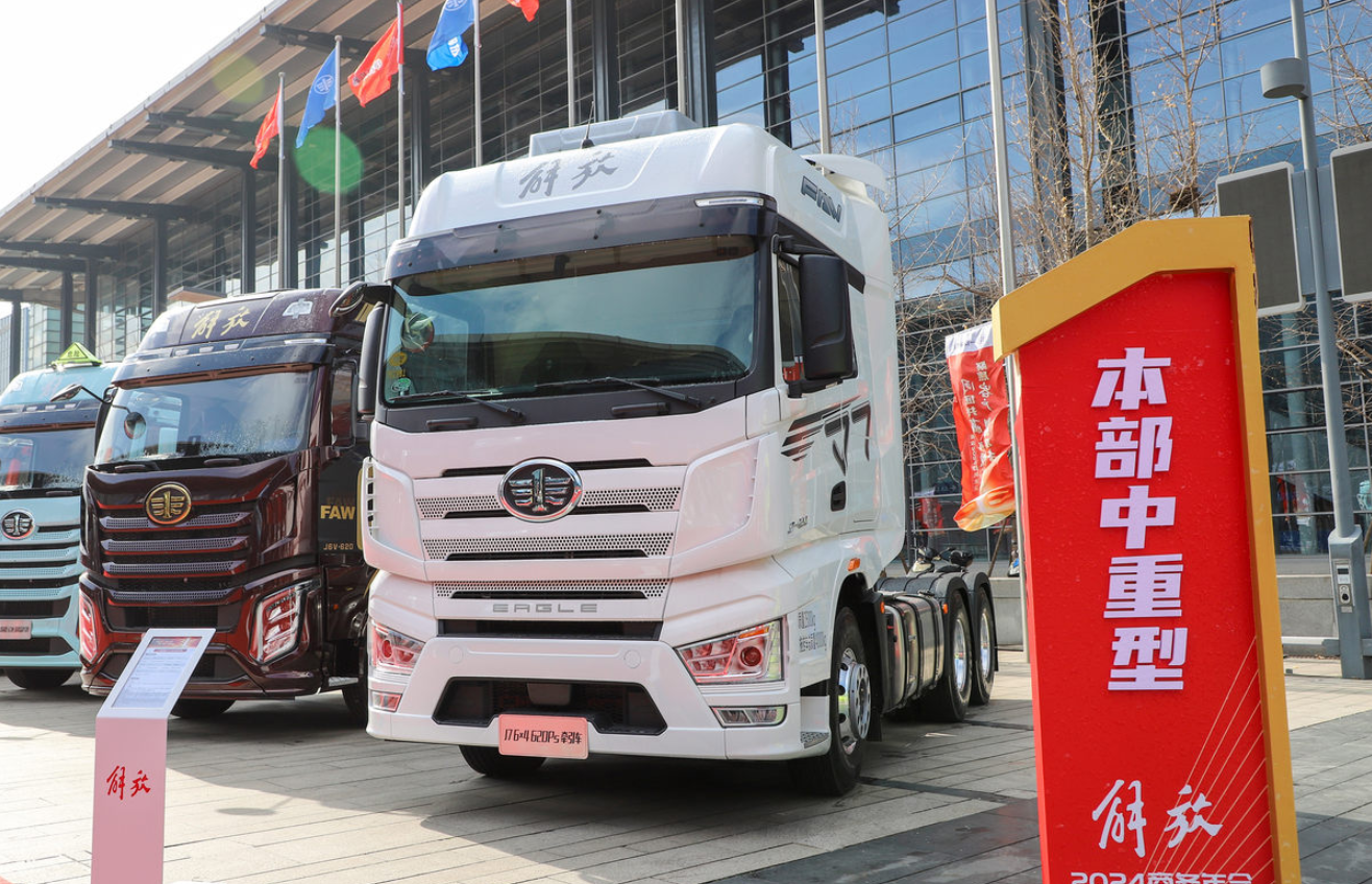 Jiefang J7 Elite Edition 13.2L CNG 530 horsepower 6X4 First Automobile Jiefang 12-speed tractor