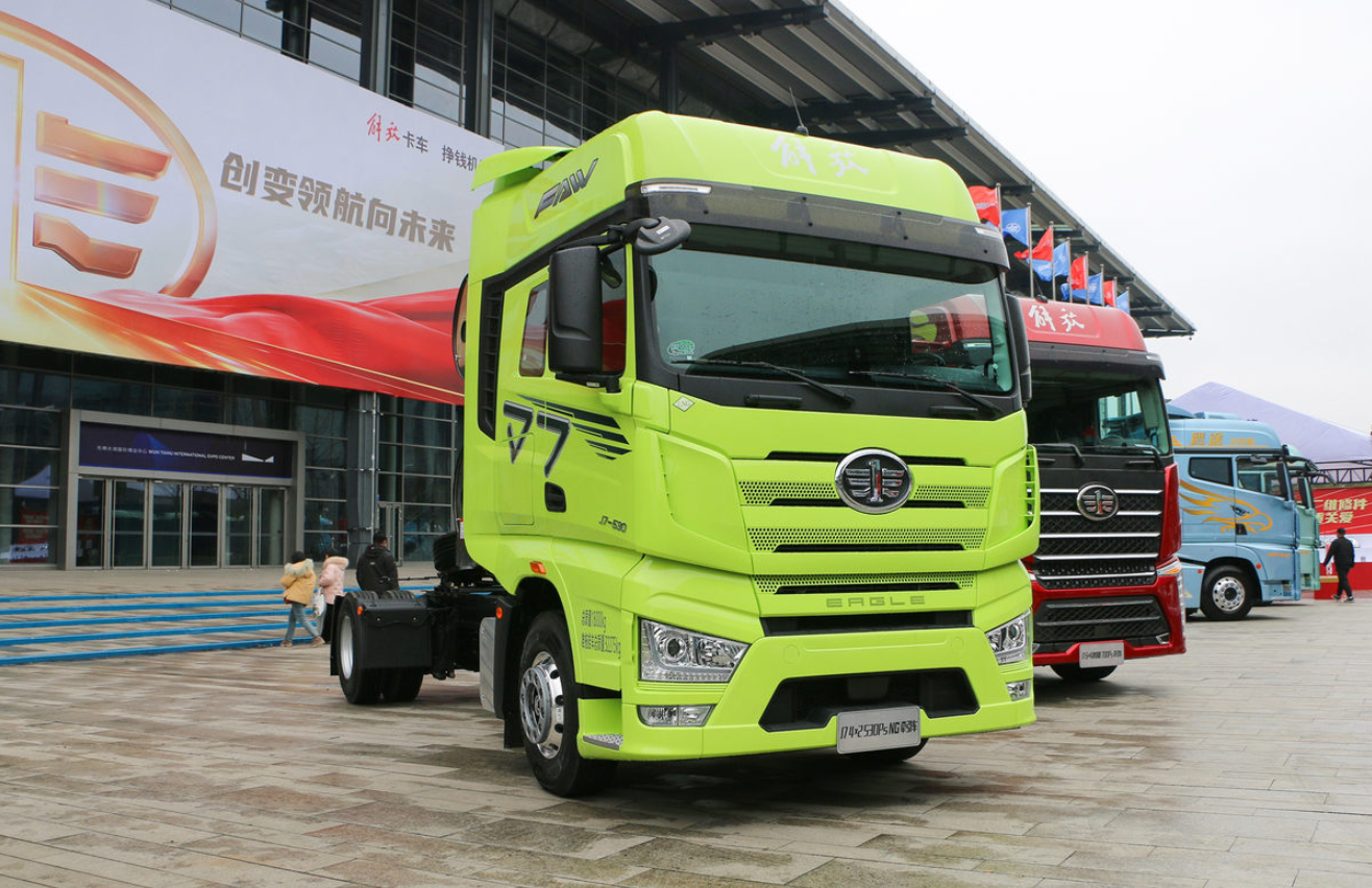 Jiefang J7 Creator Edition 14.5L Diesel 660 Horsepower 6X4 ZF 12-speed AMT Automatic Transmission Tractor