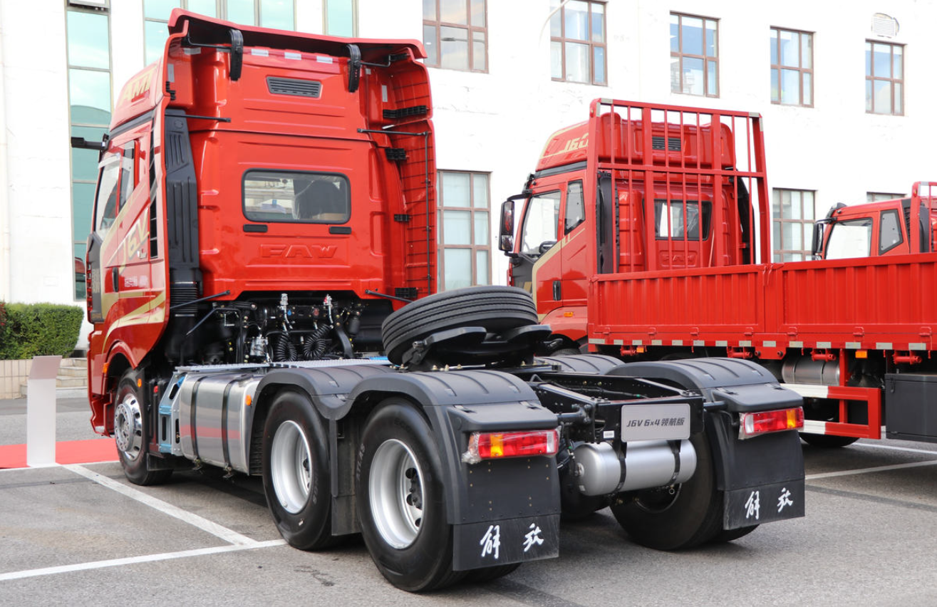 Jiefang J6V Elite Edition 12.5L Diesel 580 Horsepower 6X4 First Automobile Jiefang 12-speed AMT Automatic Transmission Tractor 