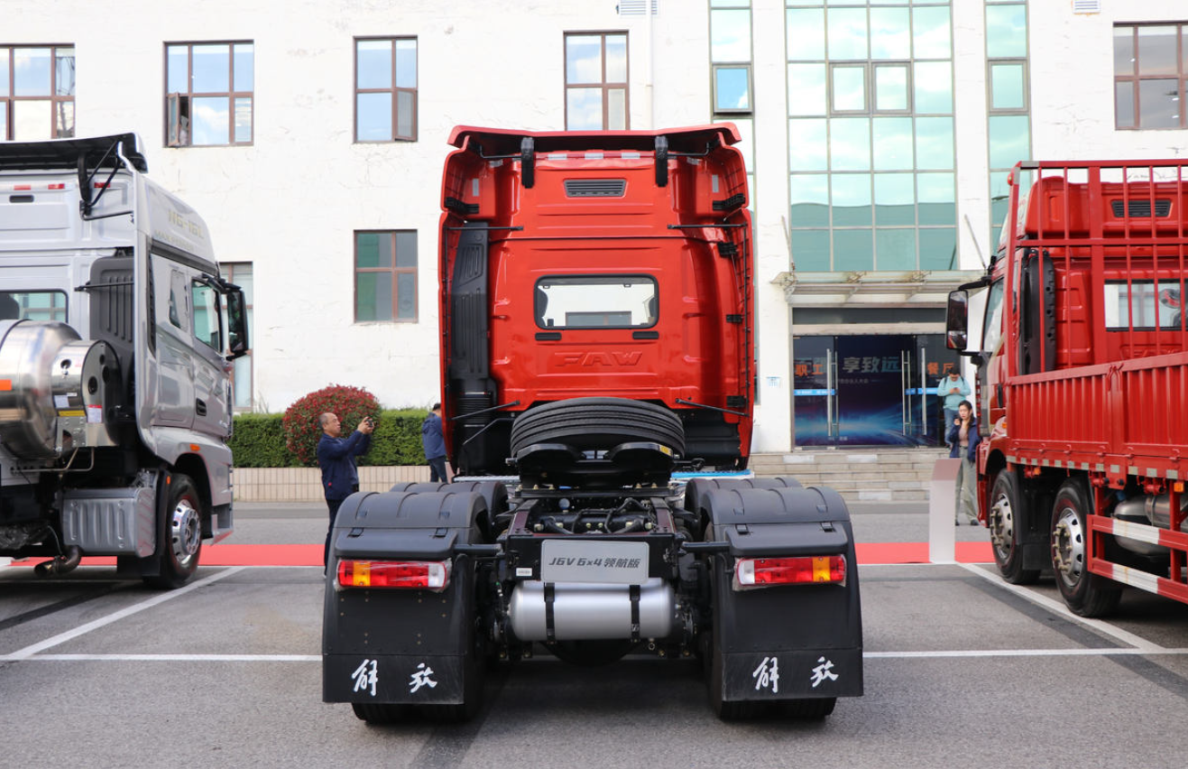 Jiefang J6V Elite Edition 12.5L Diesel 580 Horsepower 6X4 First Automobile Jiefang 12-speed AMT Automatic Transmission Tractor 