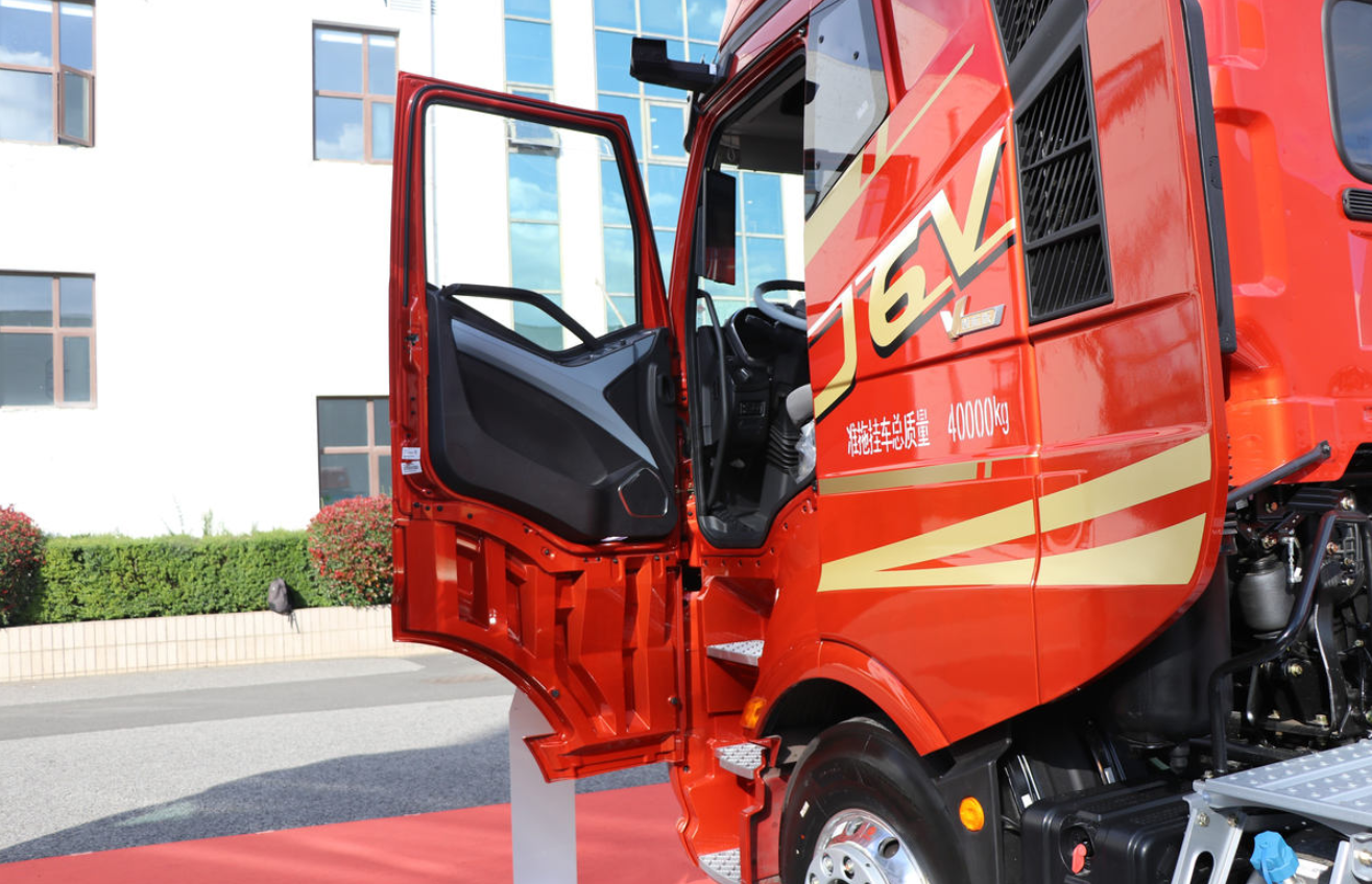 Jiefang J6V Elite Edition 12.5L Diesel 580HP 6X4 First Automobile Jiefang 12-speed High-top Tractor