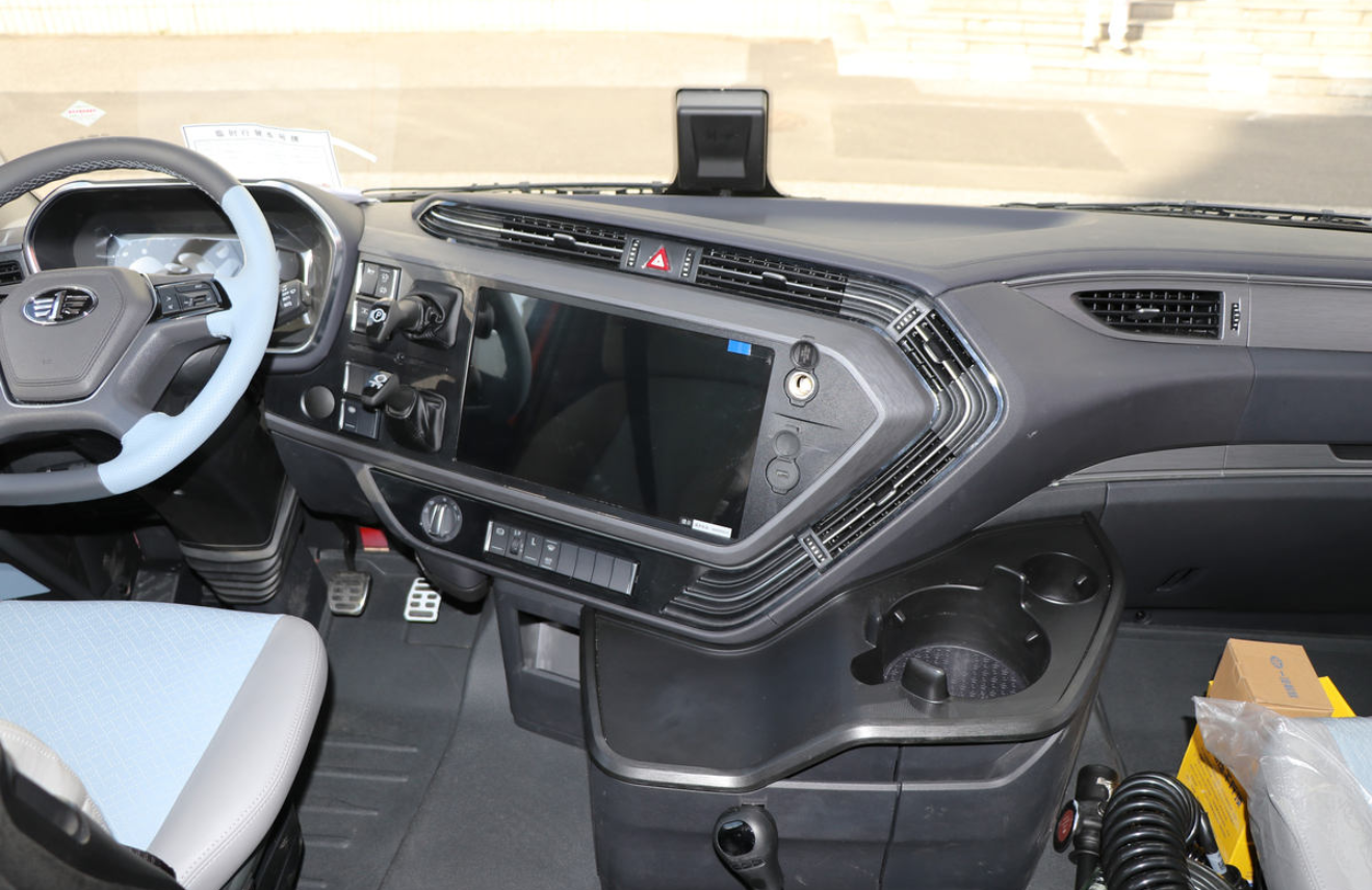 Jiefang J6V Elite Edition 12.5L Diesel 580 Horsepower 6X4 First Automobile Jiefang 12-speed AMT Automatic Transmission Tractor 