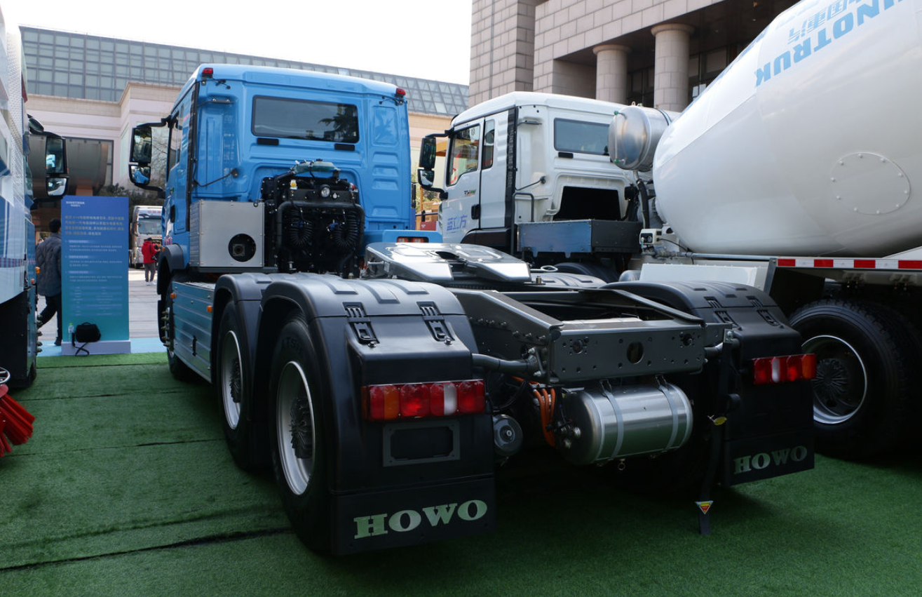 China Heavy Automobile HOWO TX EV Heavy Truck 25T 6X4 Pure Electric Tractor