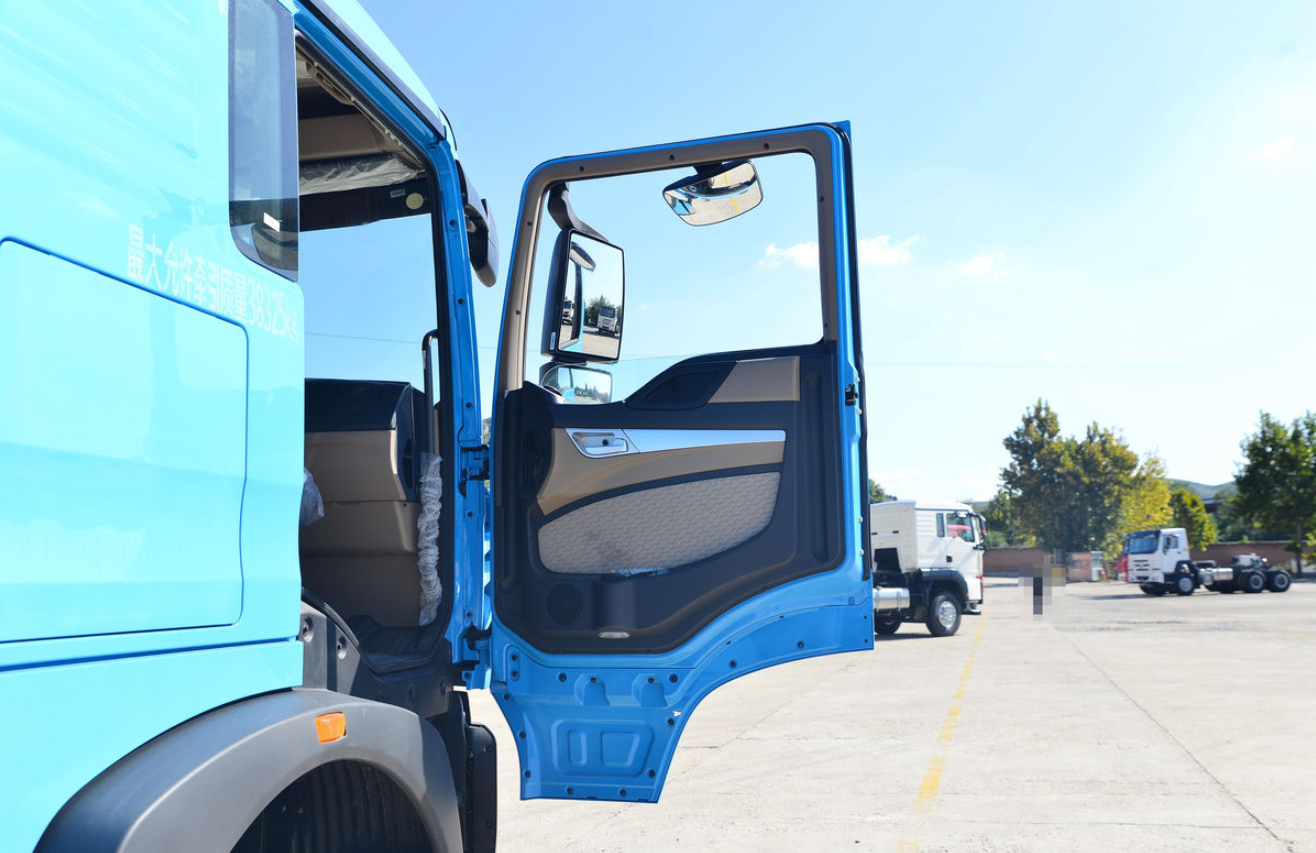 China Heavy-Duty HOWO TX Truck 25T 6X4 Pure Electric Traction Vehicle 