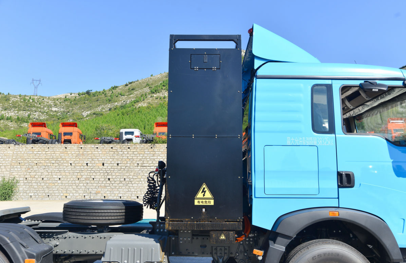 China Heavy-Duty HOWO TX Truck 25T 6X4 Pure Electric Traction Vehicle 