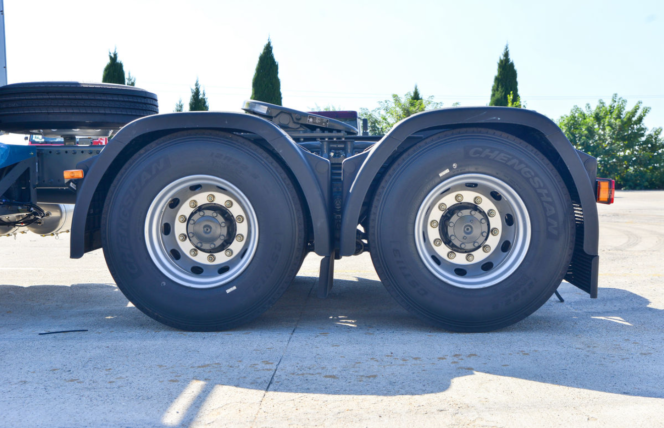 China Heavy-Duty HOWO TX Truck 25T 6X4 Pure Electric Traction Vehicle 