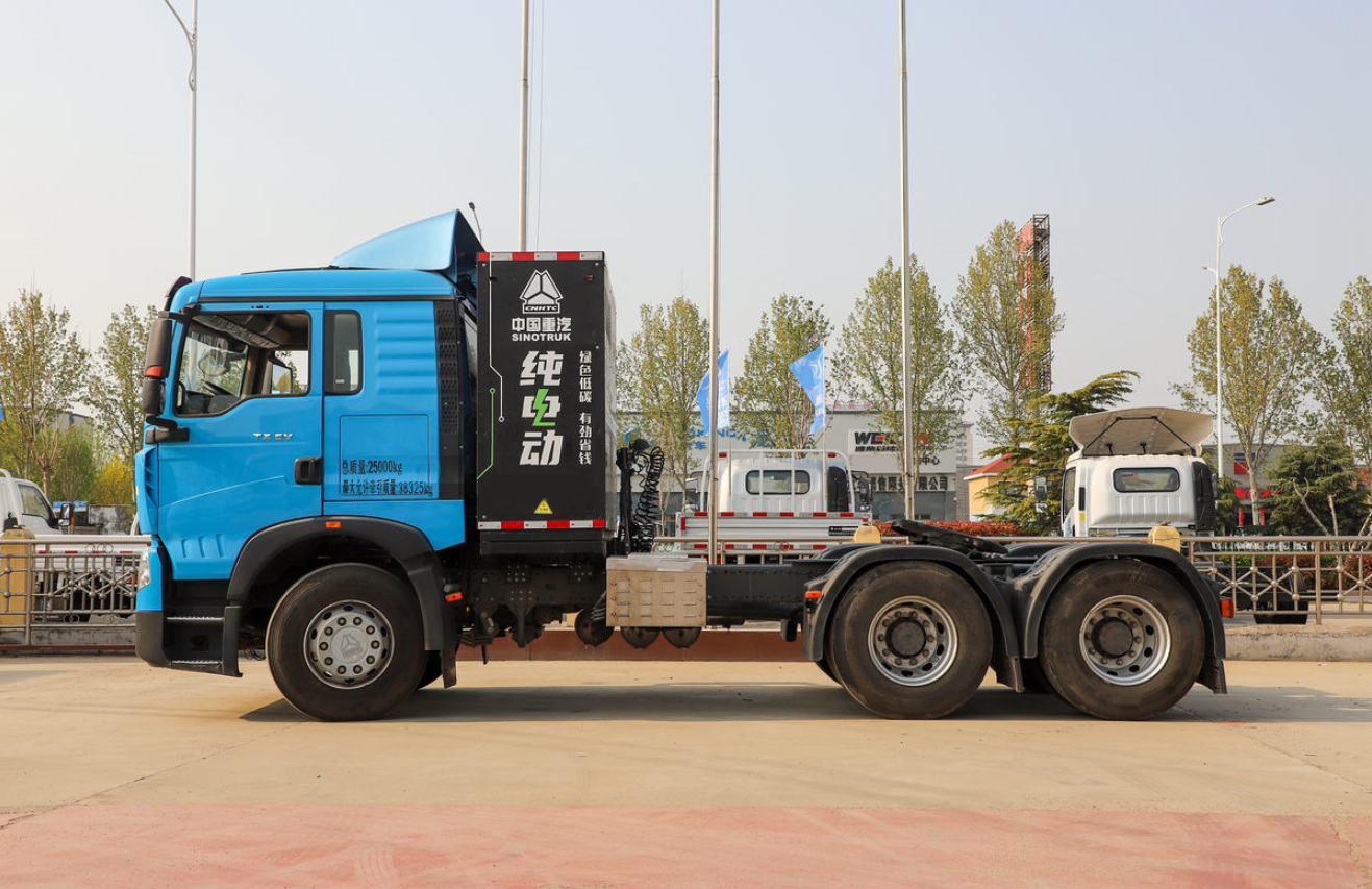 China Heavy Automobile HOWO TX EV heavy truck 25T 6X4 electric pure traction truck 400.619kWh