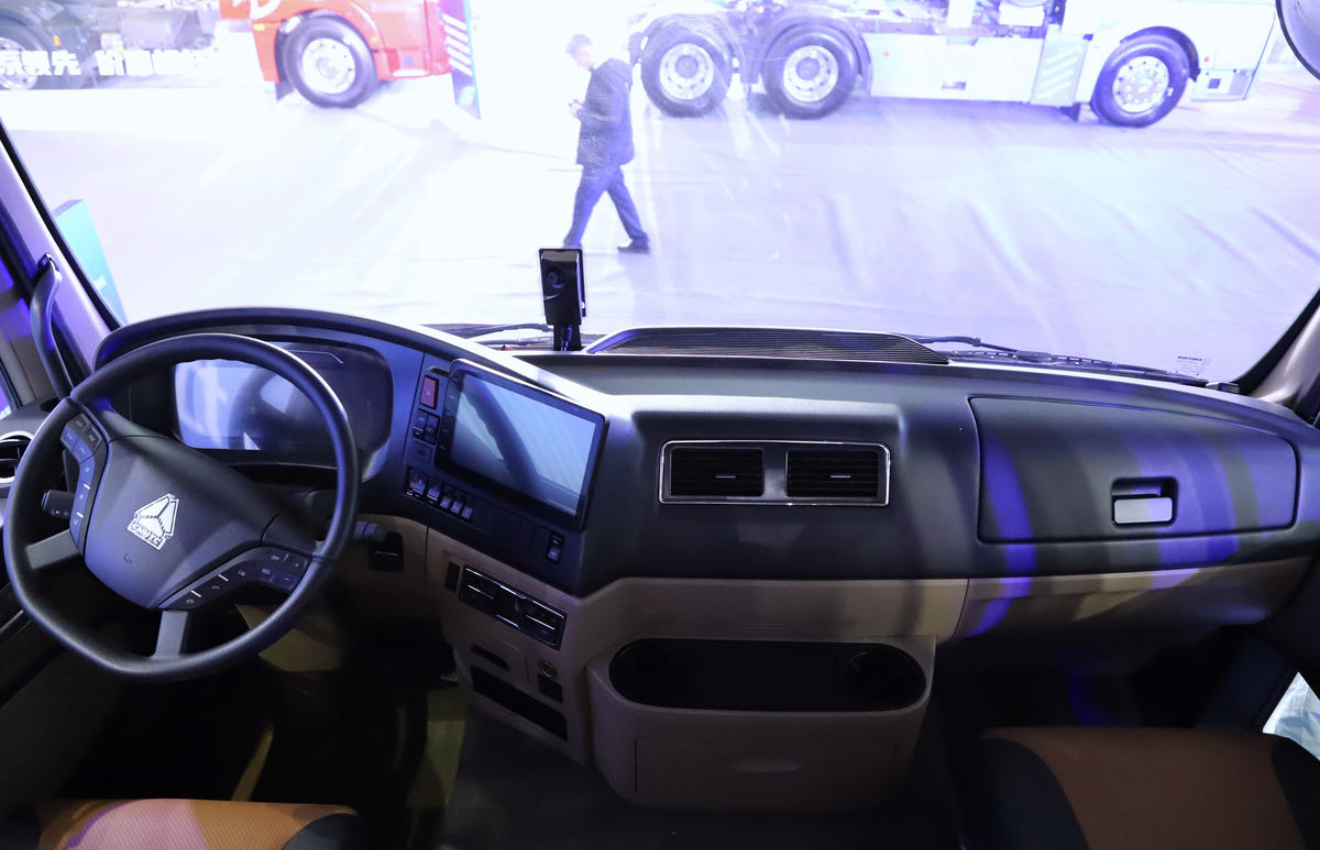 Heavy-duty truck HOWO TX from Heavy-Duty HOWO 8X4 5.6 meters pure electric dump truck 