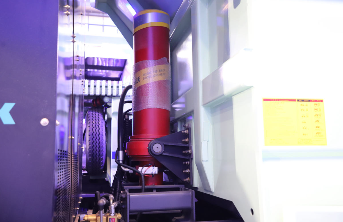 Heavy-duty truck HOWO TX from Heavy-Duty HOWO 8X4 5.6 meters pure electric dump truck 